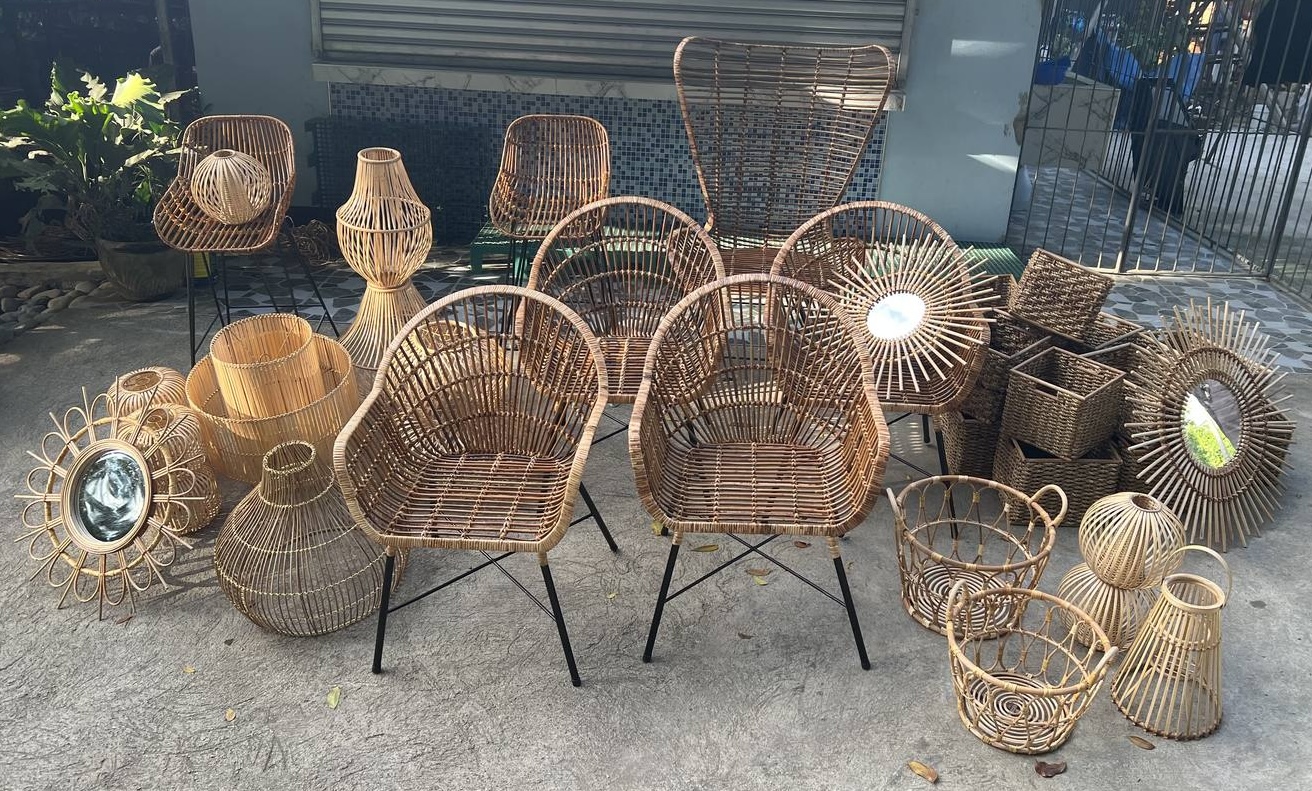 Chairs and mirrors batch